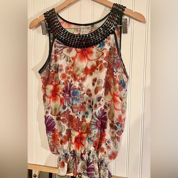 Sheer Floral Tank with Collar Detail size L - Picture 3 of 6